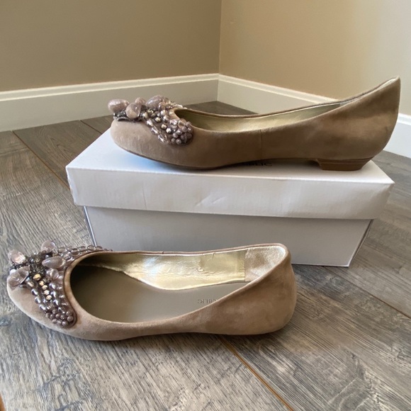 New Jewel/Bead Embellished Ballet Flats in Taupe Suede, 8.5, Banana Republic. - Picture 14 of 16
